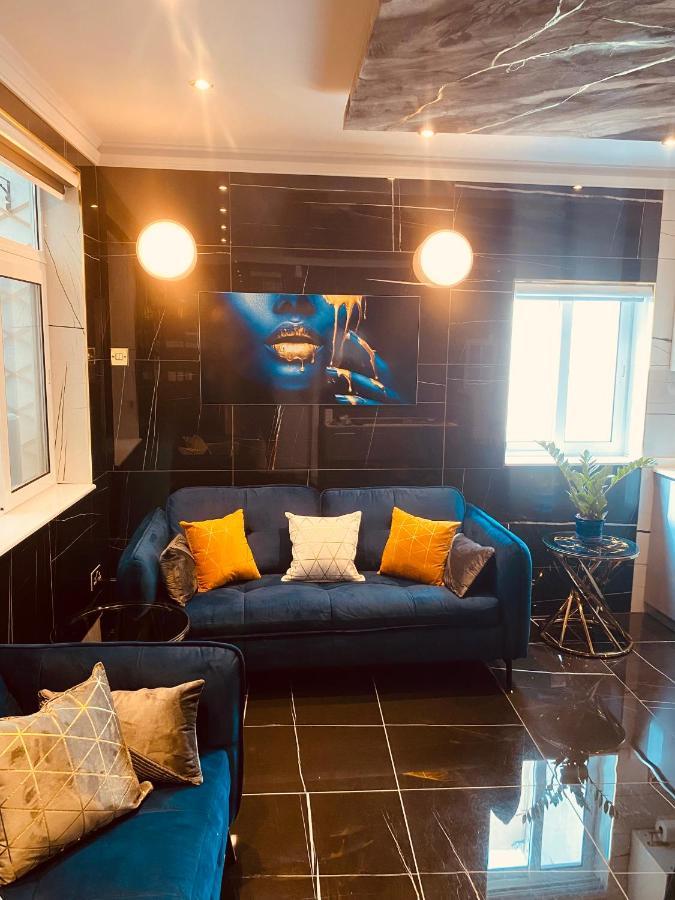 Azure Gold Apartment เซงเกลอา ภายนอก รูปภาพ