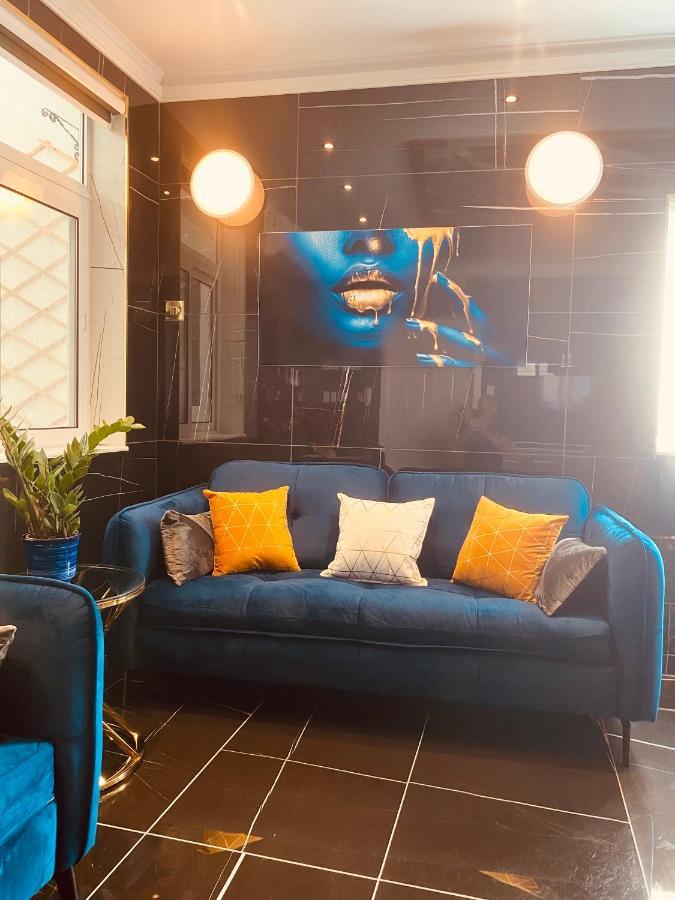 Azure Gold Apartment เซงเกลอา ภายนอก รูปภาพ