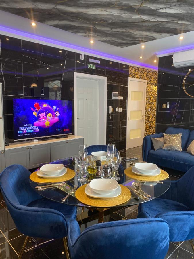 Azure Gold Apartment เซงเกลอา ภายนอก รูปภาพ
