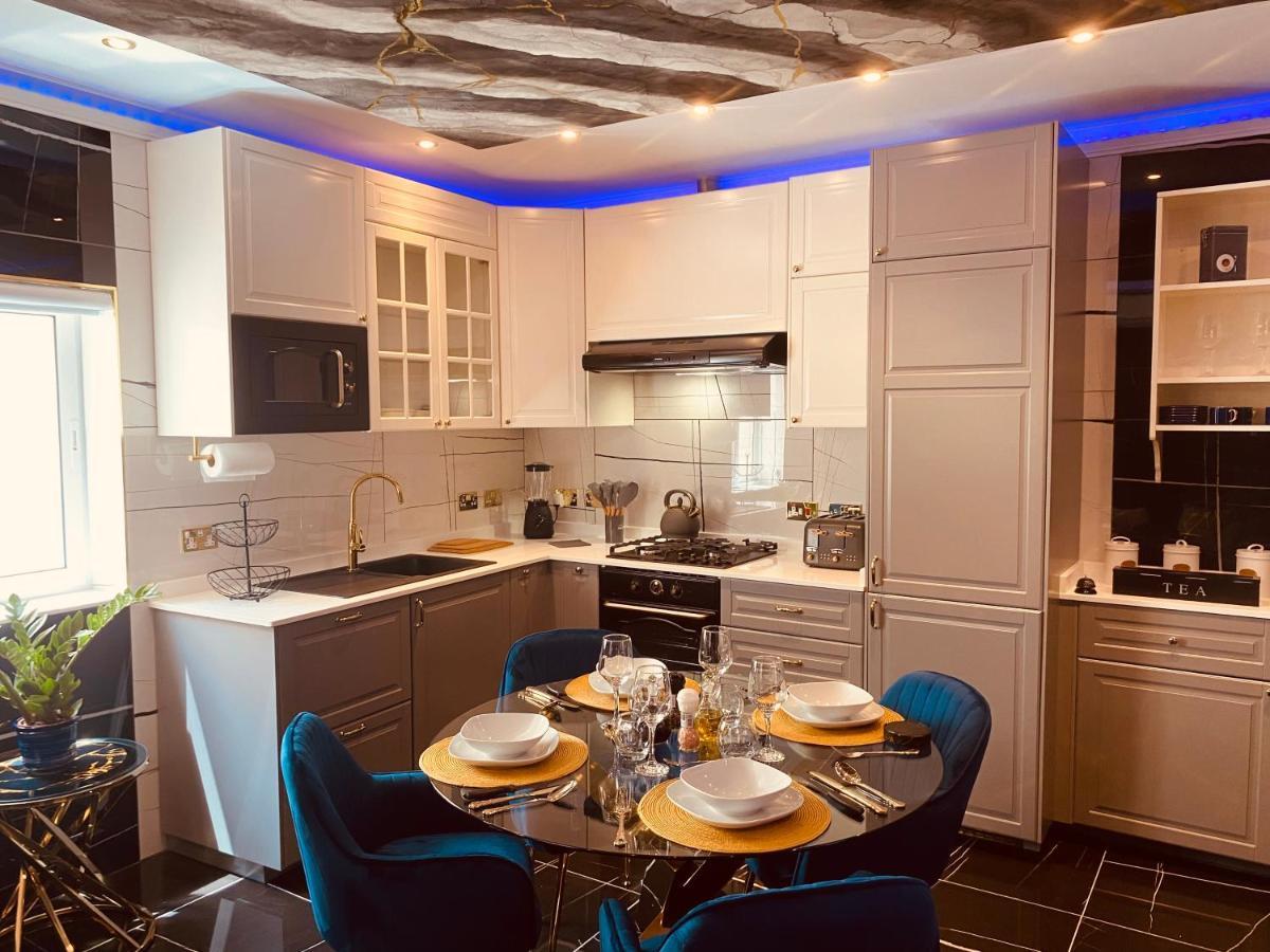 Azure Gold Apartment เซงเกลอา ภายนอก รูปภาพ