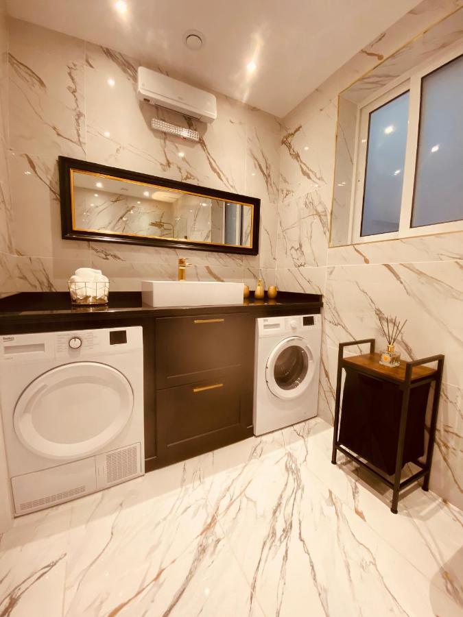 Azure Gold Apartment เซงเกลอา ภายนอก รูปภาพ