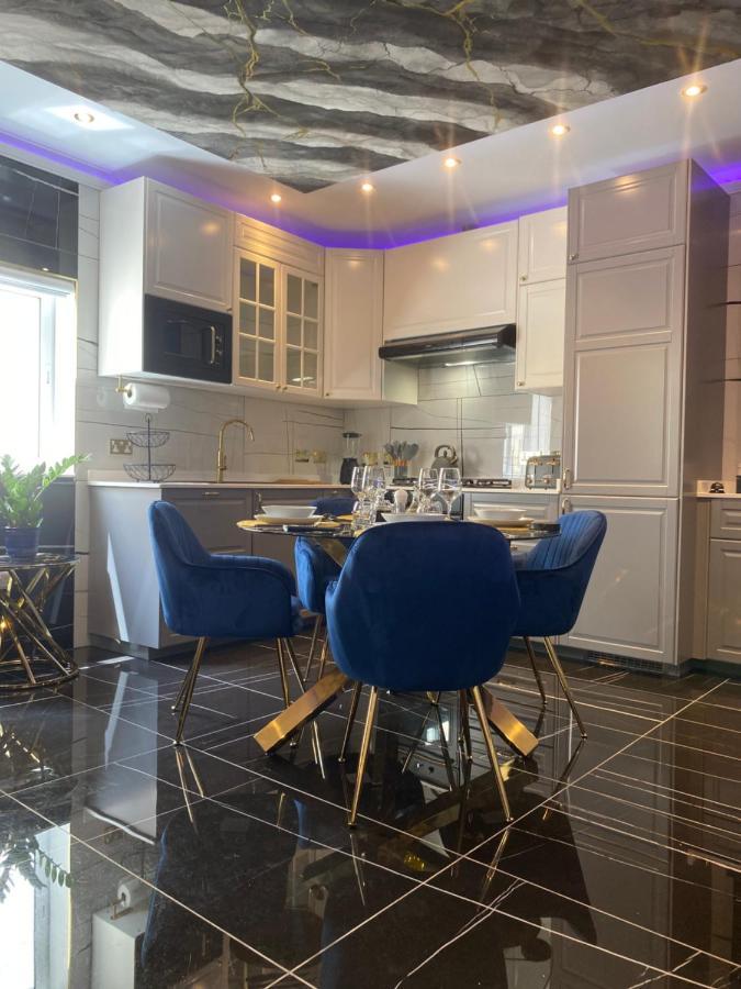 Azure Gold Apartment เซงเกลอา ภายนอก รูปภาพ