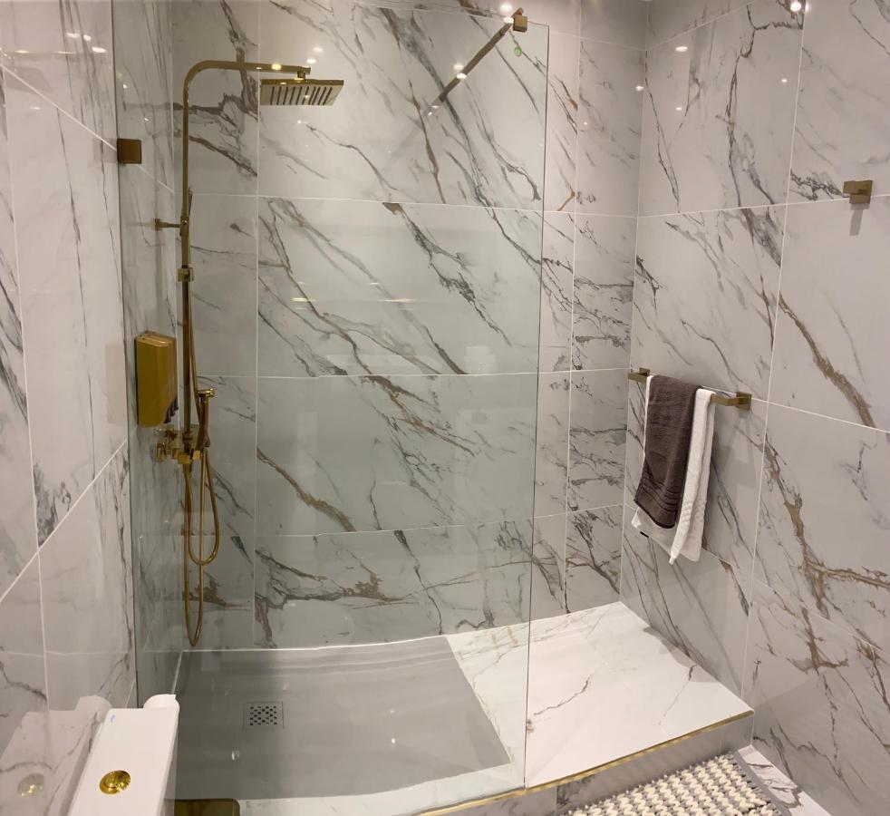 Azure Gold Apartment เซงเกลอา ภายนอก รูปภาพ