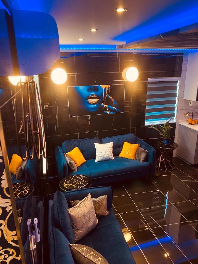 Azure Gold Apartment เซงเกลอา ภายนอก รูปภาพ