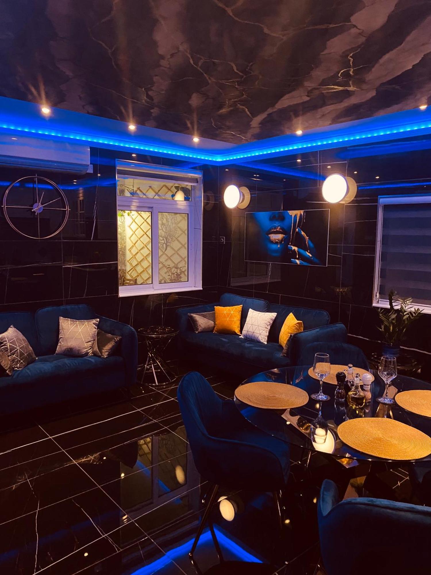 Azure Gold Apartment เซงเกลอา ภายนอก รูปภาพ